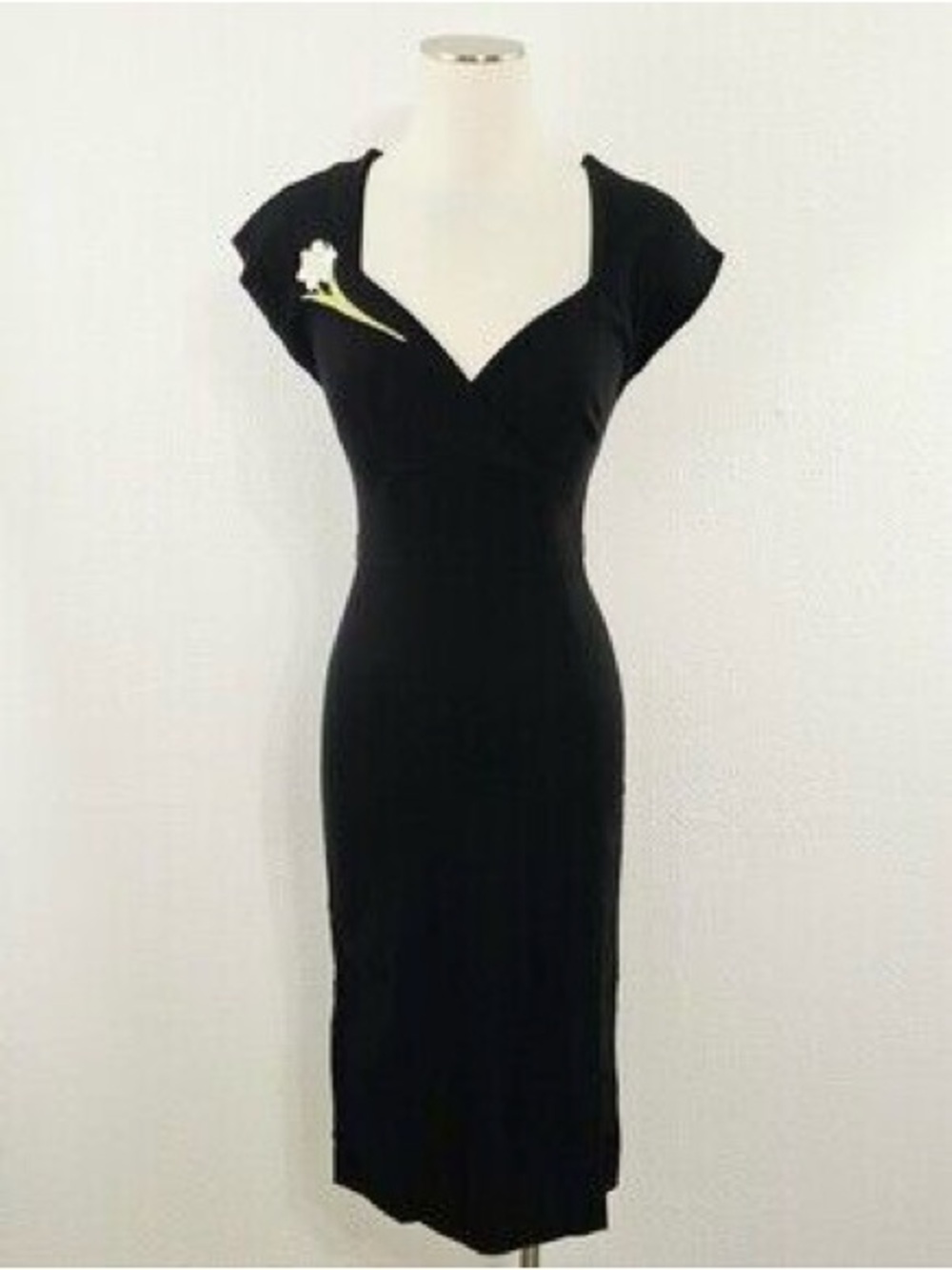 Stop Staring Vampy Vintage Wiggle Dress with Embroidered Daffodil